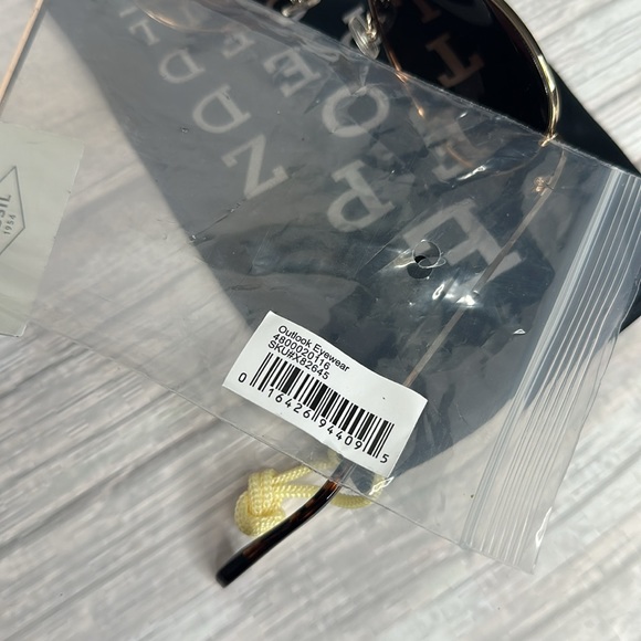 Fossil, Aviator, Brown, and Gold Frame Sunglasses! - Picture 14 of 17